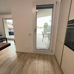 2 Min Walk Chorus Life, With 2 Bedrooms And 2 Bath Apartamento Bérgamo