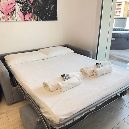 2 Min Walk Chorus Life, With 2 Bedrooms And 2 Bath