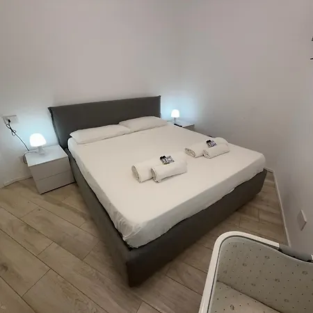 2 Min Walk Chorus Life, With 2 Bedrooms And 2 Bath Apartman