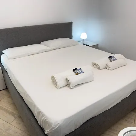 2 Min Walk Chorus Life, With 2 Bedrooms And 2 Bath Apartman Bergamo