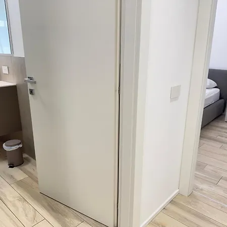 2 Min Walk Chorus Life, With 2 Bedrooms And 2 Bath *