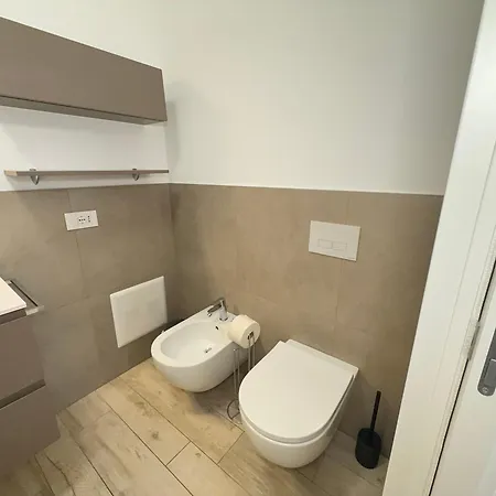 2 Min Walk Chorus Life, With 2 Bedrooms And 2 Bath Apartment