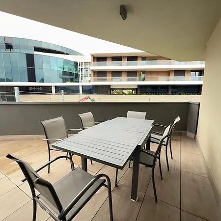 2 Min Walk Chorus Life, With 2 Bedrooms And 2 Bath * Bergamo