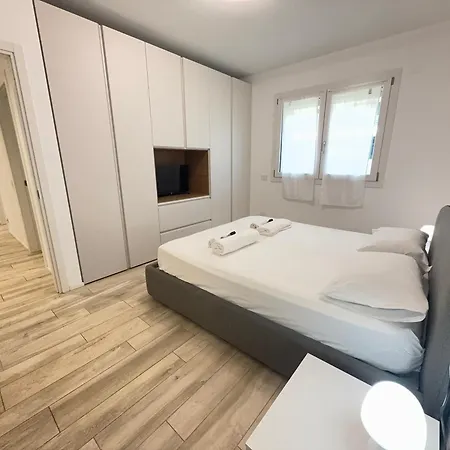 2 Min Walk Chorus Life, With 2 Bedrooms And 2 Bath Apartman