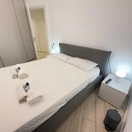 2 Min Walk Chorus Life, With 2 Bedrooms And 2 Bath Apartman *