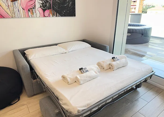 2 Min Walk Chorus Life, With 2 Bedrooms And 2 Bath