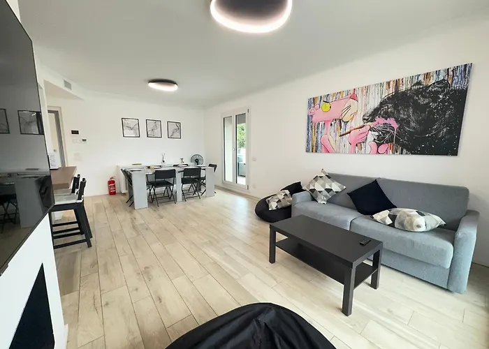 דירה 2 Min Walk Chorus Life, With 2 Bedrooms And 2 Bath *