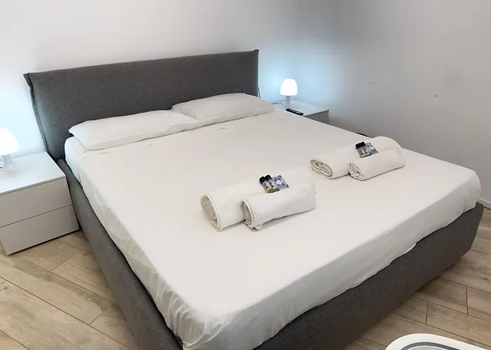 2 Min Walk Chorus Life, With 2 Bedrooms And 2 Bath דירה ברגמו