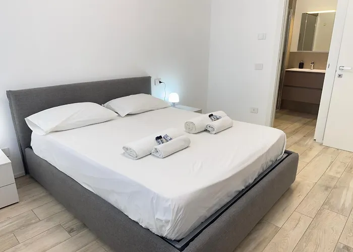 2 Min Walk Chorus Life, With 2 Bedrooms And 2 Bath Apartament Bergamo