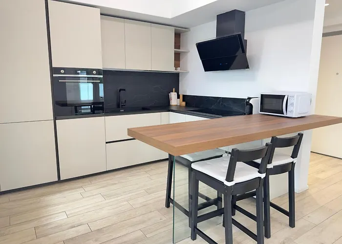 2 Min Walk Chorus Life, With 2 Bedrooms And 2 Bath Apartament Bergamo