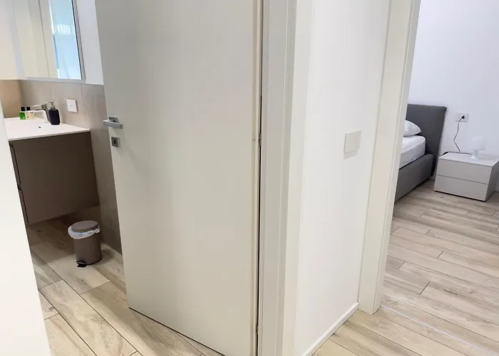 2 Min Walk Chorus Life, With 2 Bedrooms And 2 Bath *