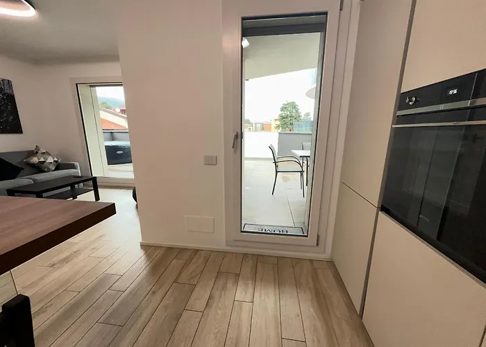 2 Min Walk Chorus Life, With 2 Bedrooms And 2 Bath Apartament Bergamo