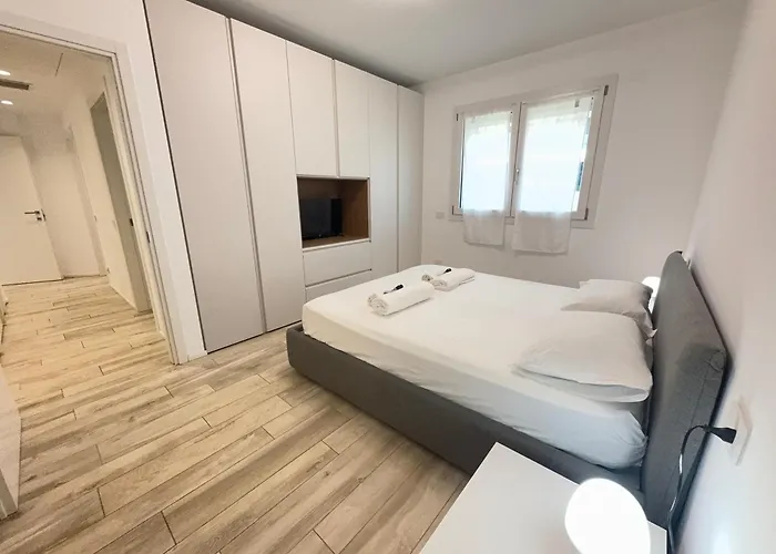 2 Min Walk Chorus Life, With 2 Bedrooms And 2 Bath דירה