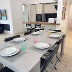 2 Min Walk Chorus Life, With 2 Bedrooms And 2 Bath *