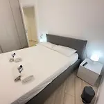 2 Min Walk Chorus Life, With 2 Bedrooms And 2 Bath Apartamento *