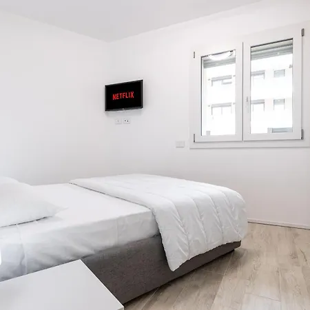 10' From The Venetian Walls, Luxury House With