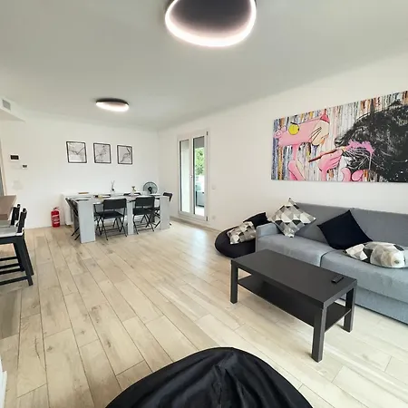 アパート 2 Min Walk Chorus Life, With 2 Bedrooms And 2 Bath *