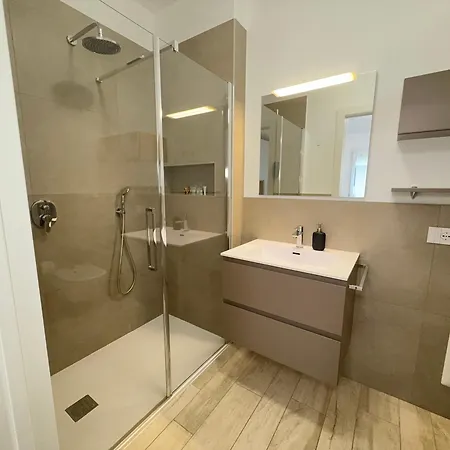 2 Min Walk Chorus Life, With 2 Bedrooms And 2 Bath 公寓 *