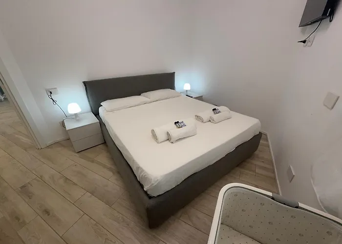 2 Min Walk Chorus Life, With 2 Bedrooms And 2 Bath アパート